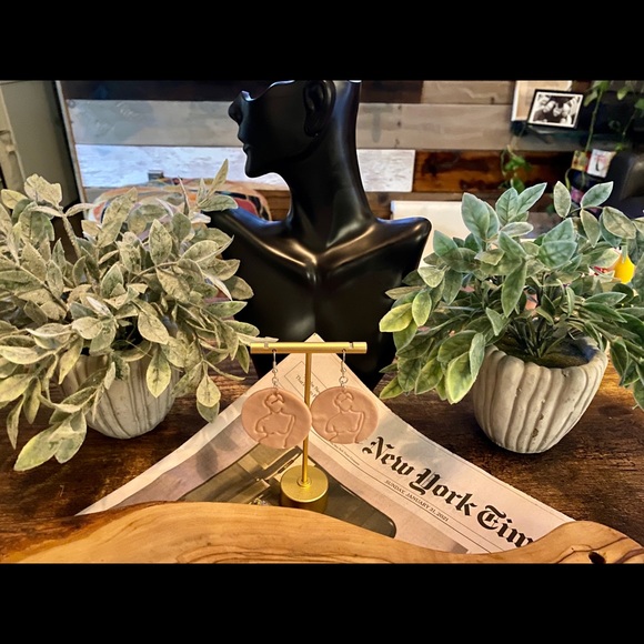 Handmade Clay Earrings | God is a Woman | Venus - Picture 5 of 8